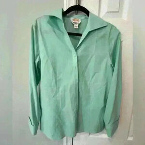 Talbots Women’s 4 Wrinkle Resistant Button Down Blue